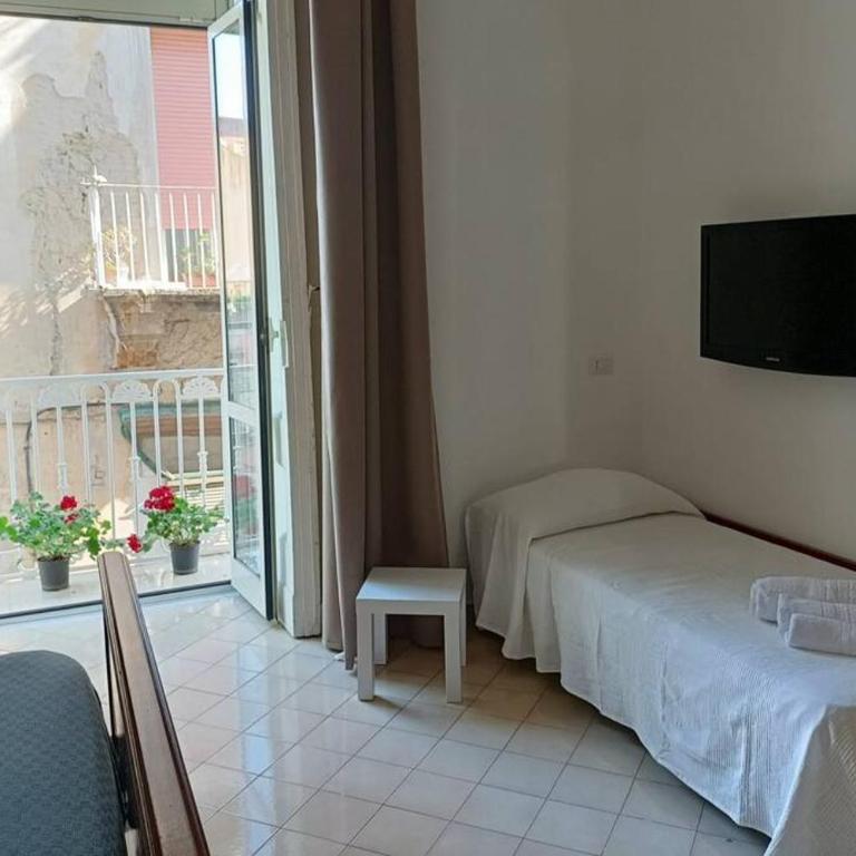 78 Materdei - Camera Matrimoniale con Bagno Privato Esterno - 11