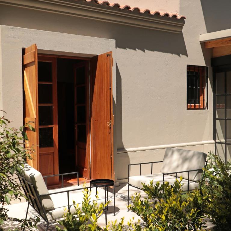 Heura Petit Hotel - Habitación con cama grande y vistas al jardín - 3