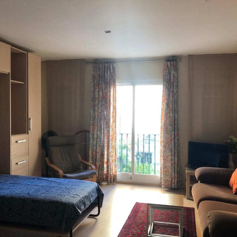 Lovely studio in centre of Torre, near the beach - Apartamento de 1 dormitorio - 1
