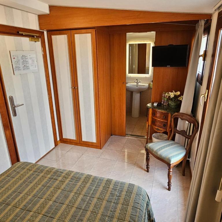 Hotel Pacific - Camera Matrimoniale Piccola - 2