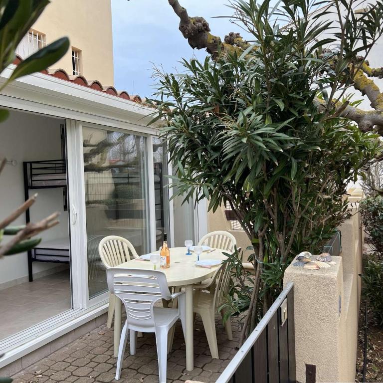Appartement T2 cabine avec grande terrasse, proche plage, parking et équipements complets - FR-1-387-165 - Appartement (4 Adultes) - 1