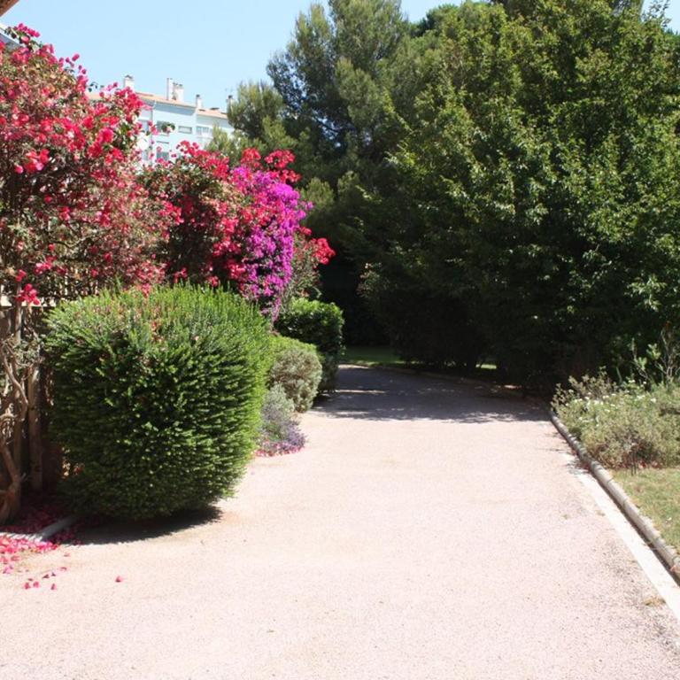 Hyères Port : T2 avec Loggia, WIFI, Parking, Climatisation, 4 Pers., Proche Plaisance - FR-1-335-164 - Apartment - 8