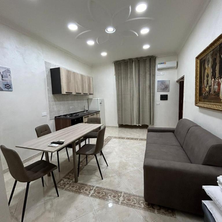 HV Dora apartment Naples historic center - Apartment with Balcony - 21