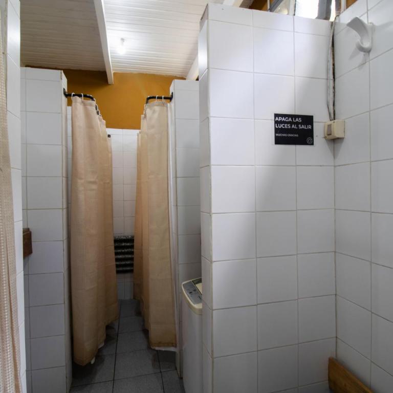 Mundaka Hostel y Bar - Cama en habitación compartida mixta de 8 camas - 8
