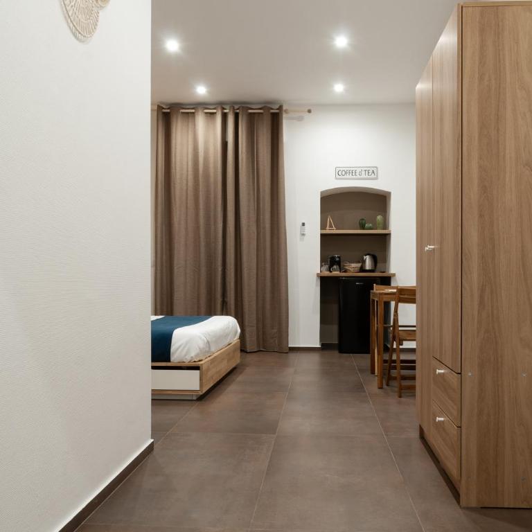 suite 18 luxury apartments - Double Room with Balcony - 10