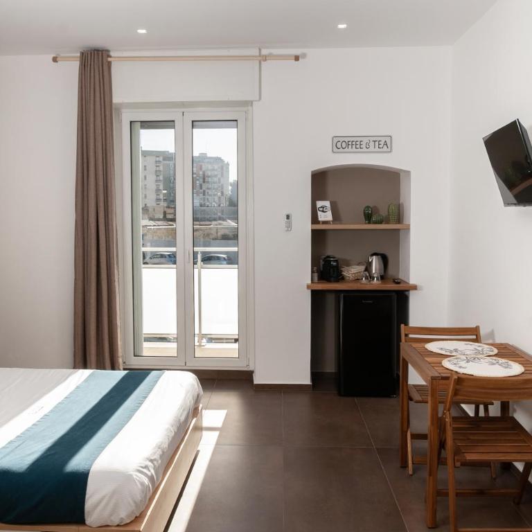 suite 18 luxury apartments - Double Room with Balcony - 9