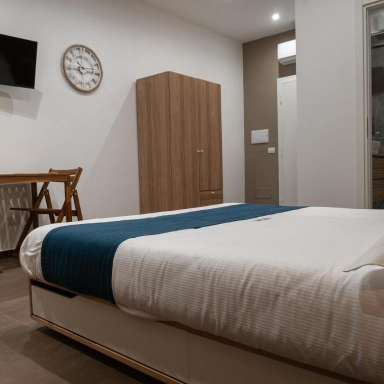 suite 18 luxury apartments - Double Room with Balcony - 19