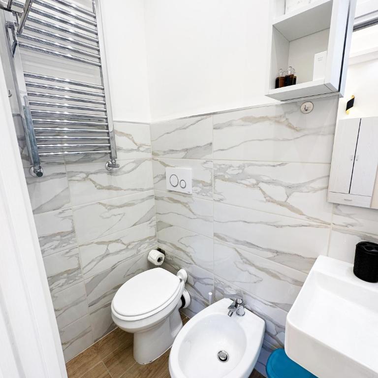 ZEUS GROUP VATICAN - Triple Room with City View - 5