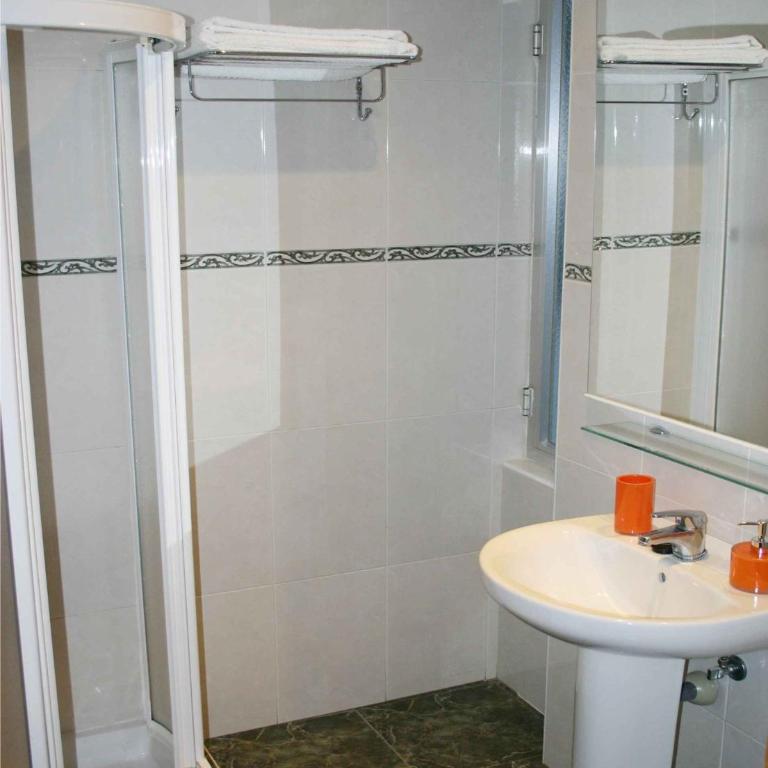 Hostal Hispanico I - Habitación cuádruple - 5