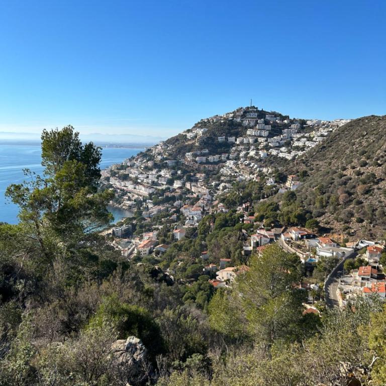 Appartement Duplex Rosas avec terrasse magnifique jacuzzi vue mer - Three-Bedroom Apartment - 63