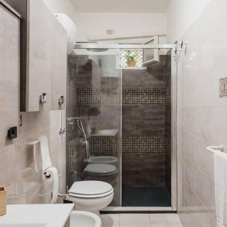 5 minuti a piedi dal centro, appartamento con WI-FI e Aria Condizionata - Appartamento con 1 Camera da Letto - 5