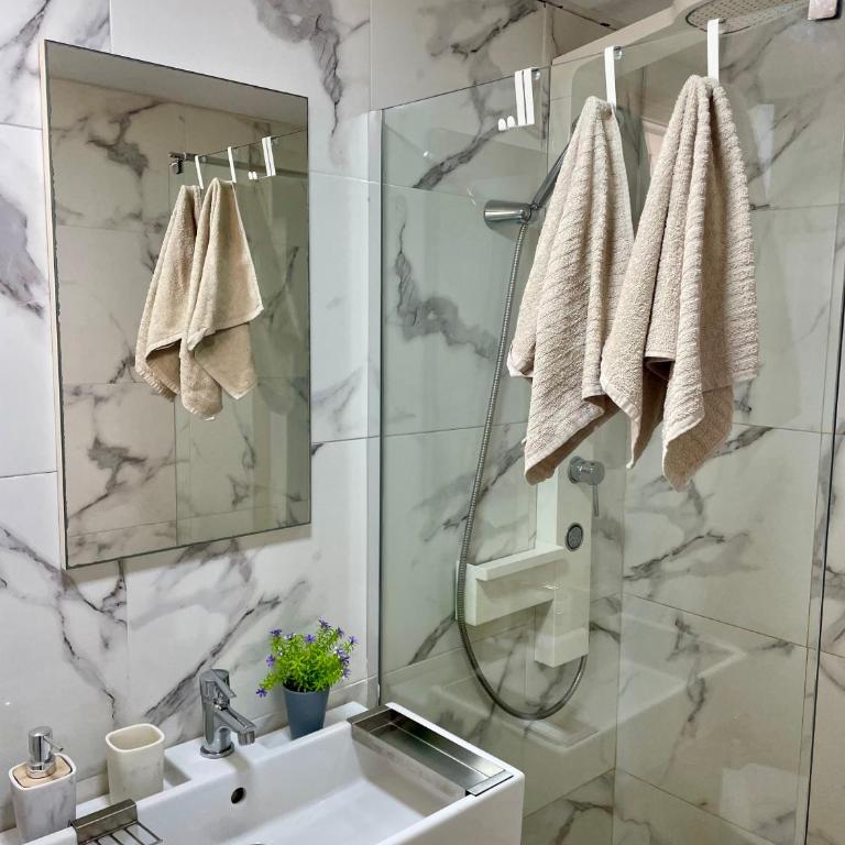 Helen House - Two-Bedroom Apartment - 13