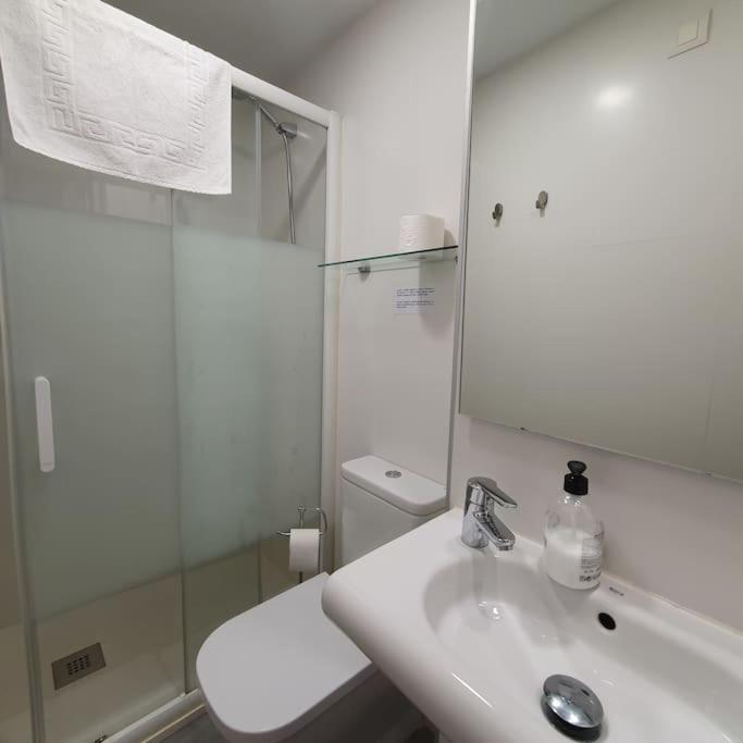 Acogedor y céntrico con parking - Three-Bedroom Apartment - 2