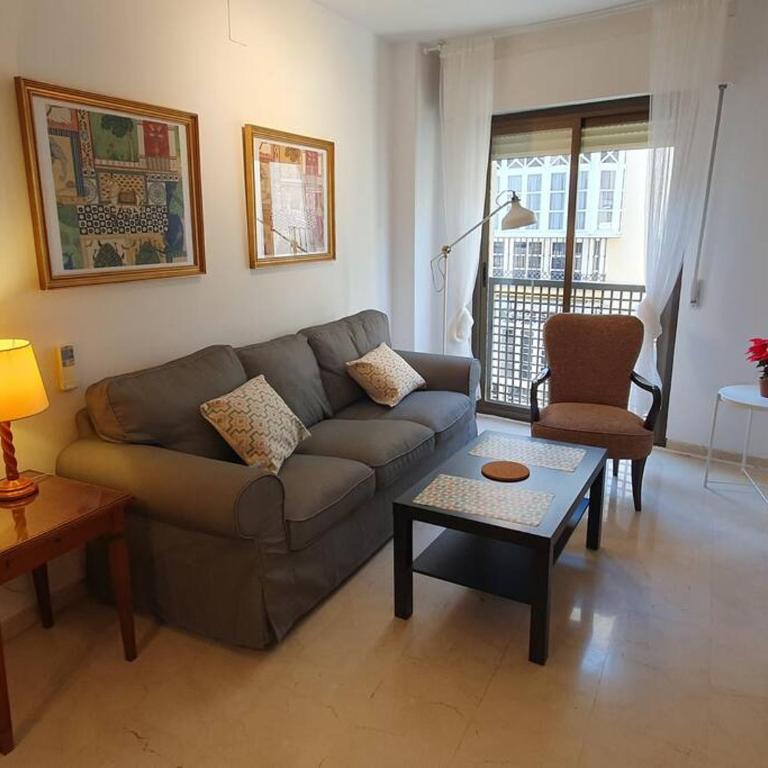 Acogedor y céntrico con parking - Three-Bedroom Apartment - 7