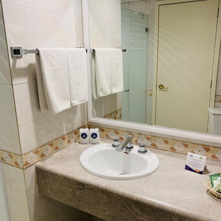 Hotel Mirage - Centro Histórico de Querétaro - Standard King Room - 6