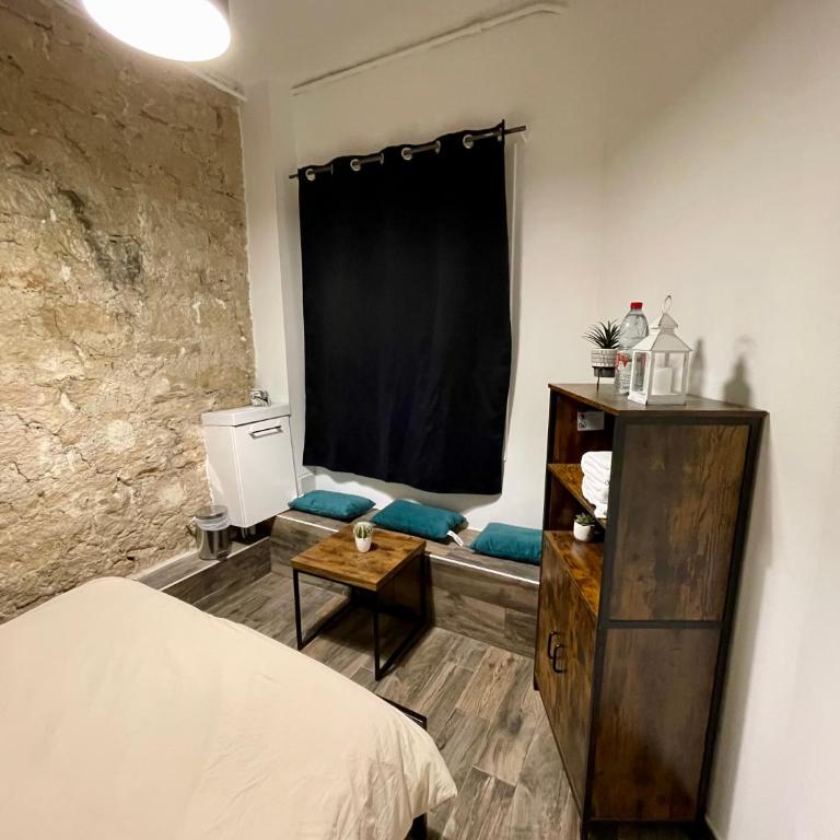 LE Globe - Chambre Double avec Salle de Bains Commune - 10
