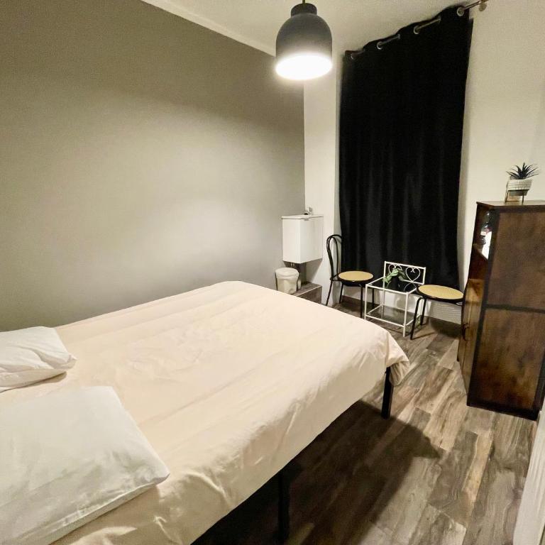 LE Globe - Chambre Double avec Salle de Bains Commune - 8
