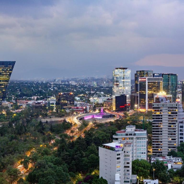 W Mexico City - Habitación Penthouse con cama extragrande y vistas a la ciudad desde el balcón - Planta superior - 1
