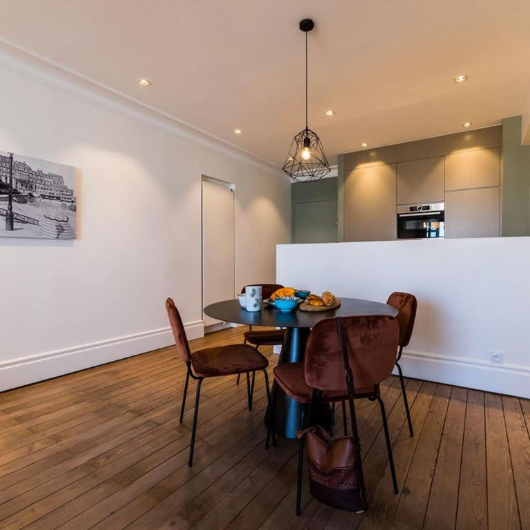 BEACHVIEW KEYWEEK Beachfront Renovated Apartment with Parking in Biarritz - Appartement - 11