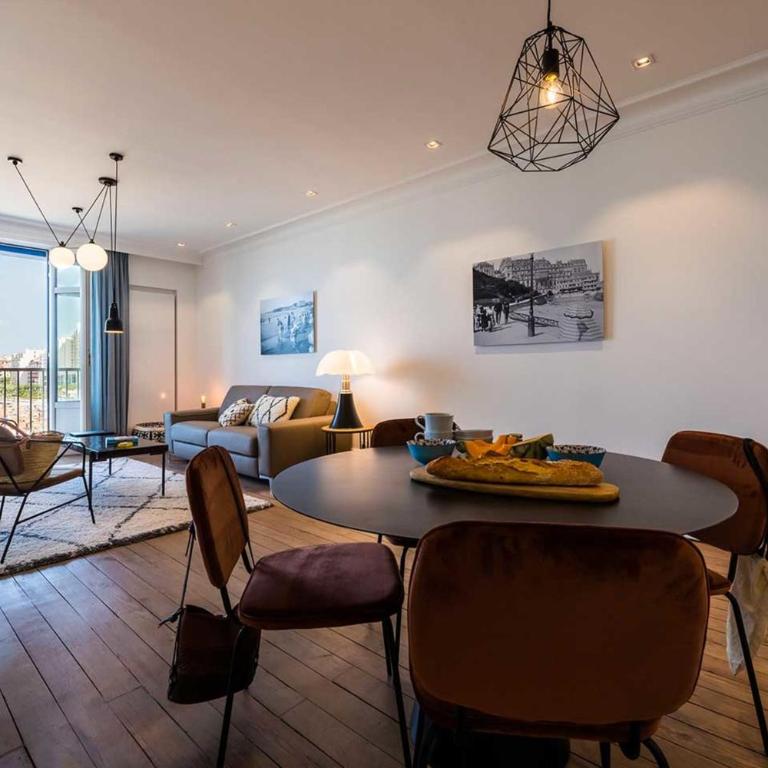 BEACHVIEW KEYWEEK Beachfront Renovated Apartment with Parking in Biarritz - Appartement - 2