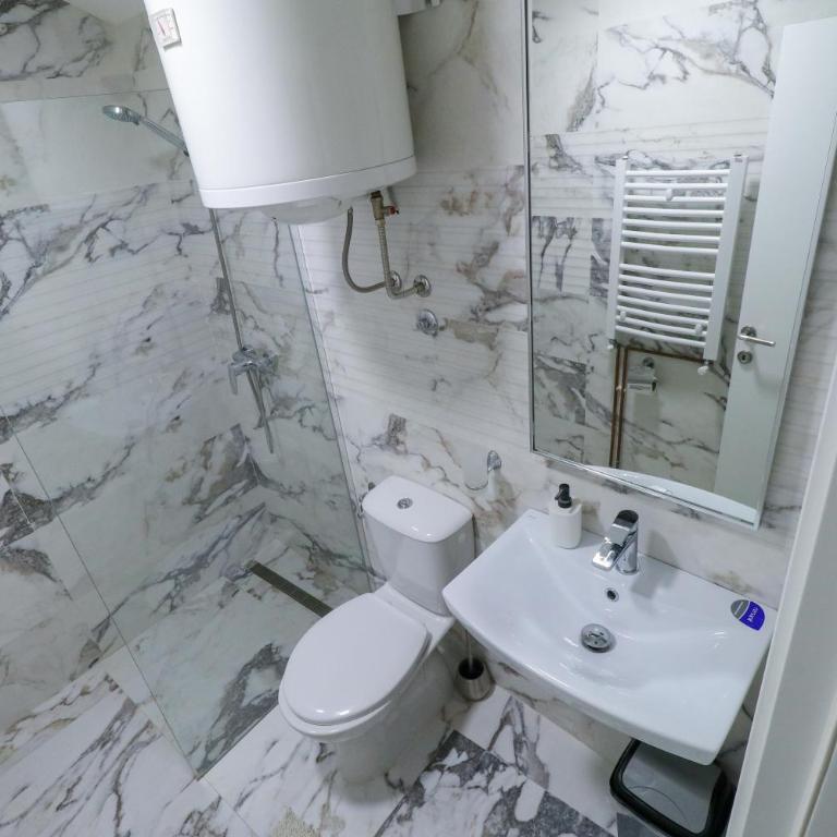 Studio Apartments Maksimović - Jednokrevetna Soba sa Sopstvenim Kupatilom - 11