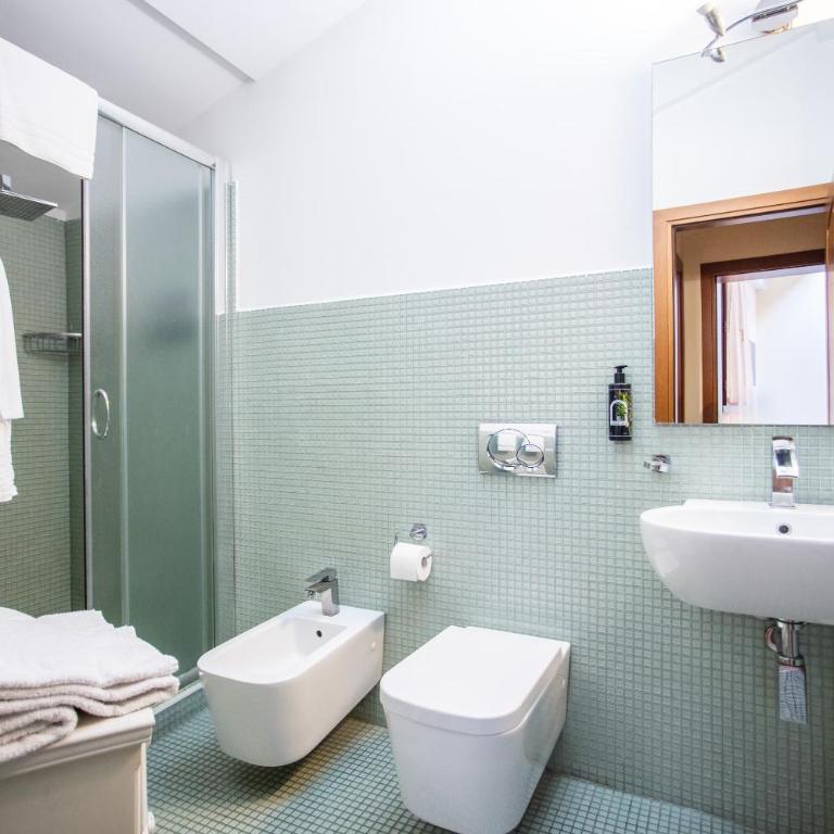 Urbanicooh Garisenda - Piazza Maggiore View - Three-Bedroom Apartment - 24