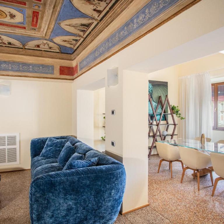 Urbanicooh Garisenda - Piazza Maggiore View - Three-Bedroom Apartment - 2
