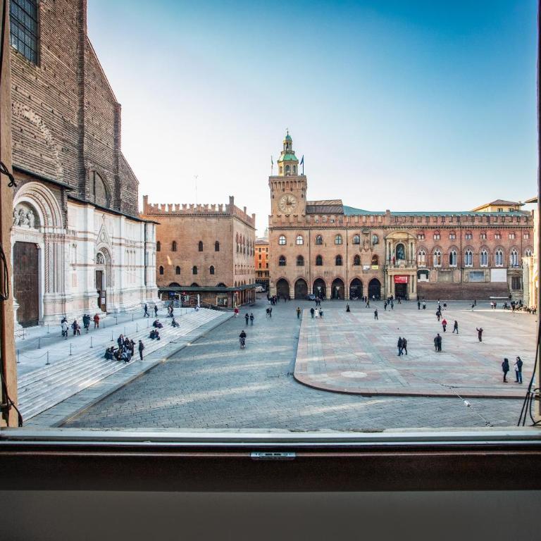 Urbanicooh Garisenda - Piazza Maggiore View - Three-Bedroom Apartment - 8