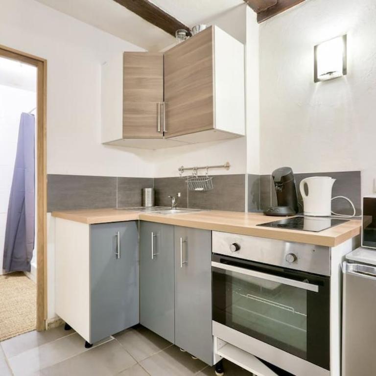 Charming studio historical center of Strasbourg - One-Bedroom Apartment - 8