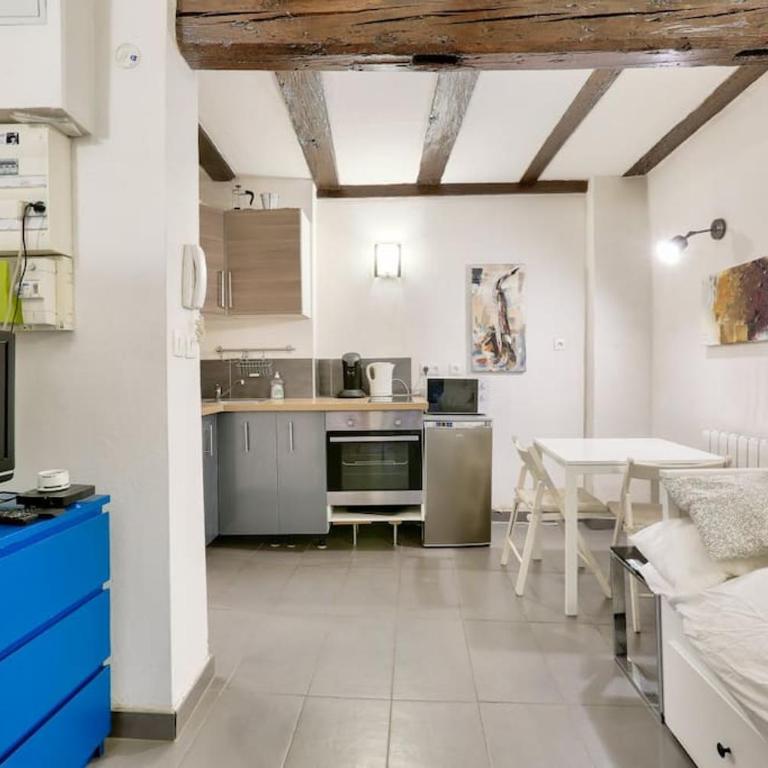 Charming studio historical center of Strasbourg - One-Bedroom Apartment - 9