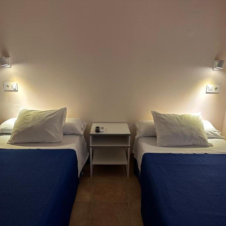 Hostal Moscatel - Twin Room with Extra Bed - 18