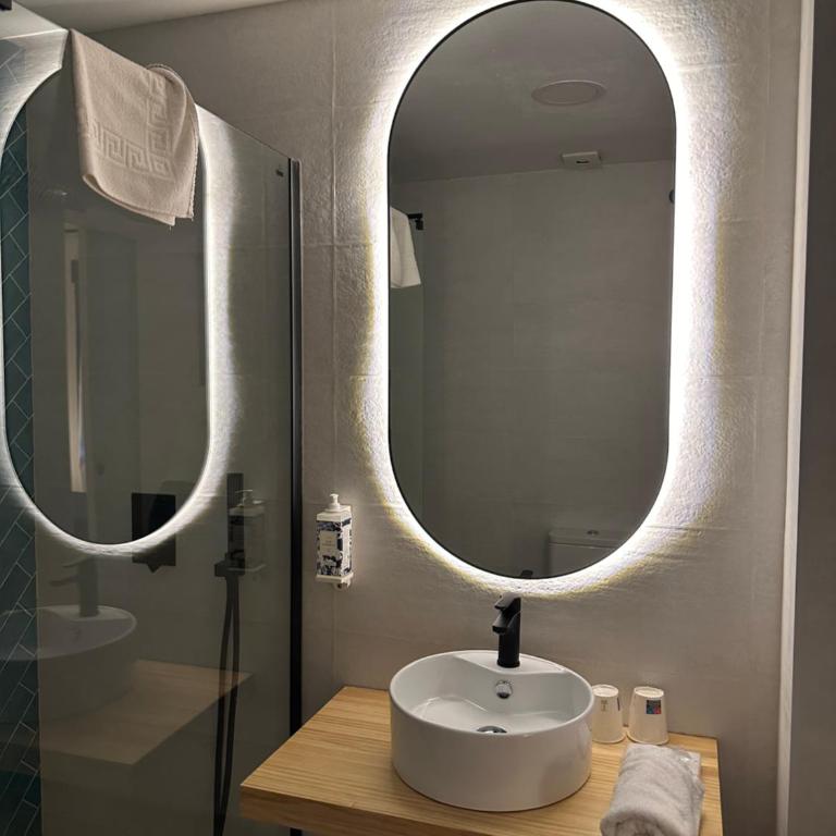 Hostal Moscatel - Twin Room with Extra Bed - 20