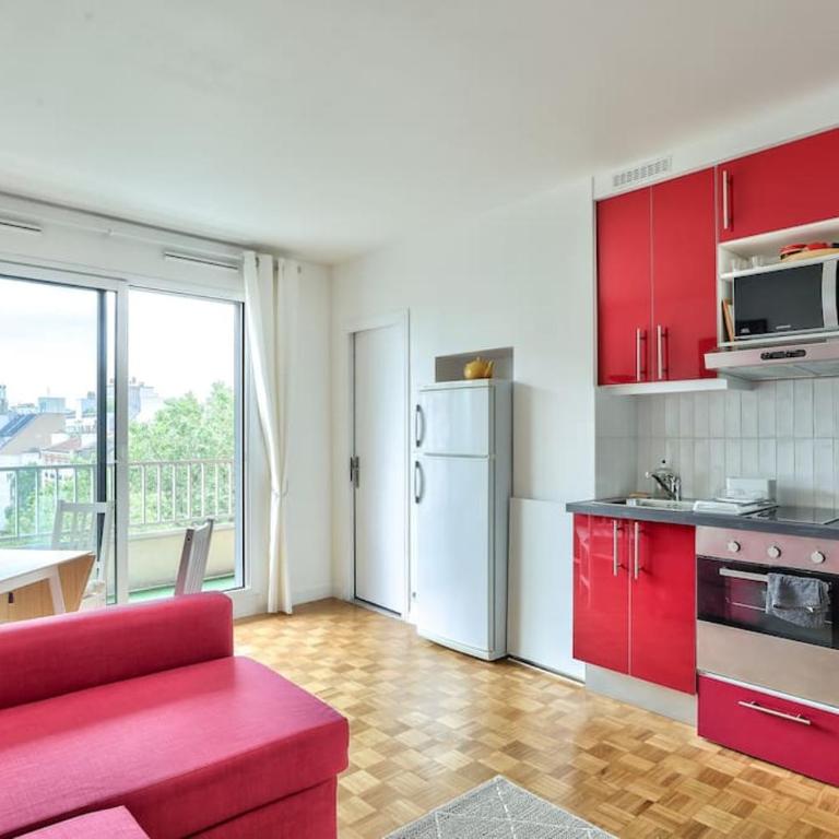 Lovely 1 BR Flat with balcony near metro line 10 - Apartment mit 1 Schlafzimmer - 10