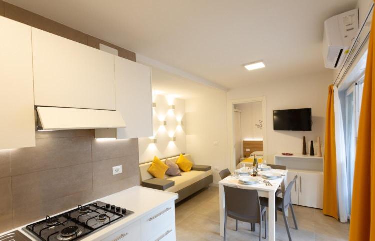 Village Camping Joker - Pacchetto Spiaggia - Casa Mobile Premium con Vasca Idromassaggio - 3