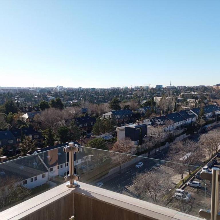Luxury renovated apartment with terrace in Madrid - Three-Bedroom Apartment - 1