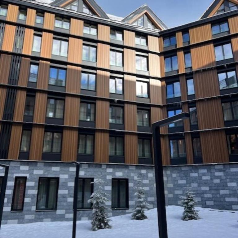 Woodside Story - Apartment with Mountain View - 16