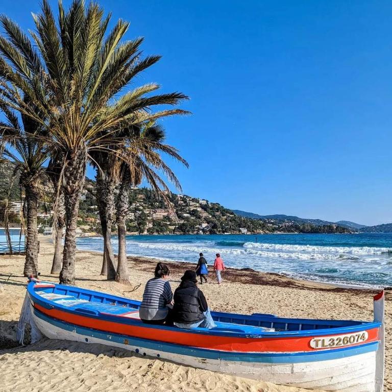 T3, 2ch, classé 3,parking gratuit sur place à 600m de la plage, des commerces ,du port proche st tropez - Appartement 2 Chambres - 10