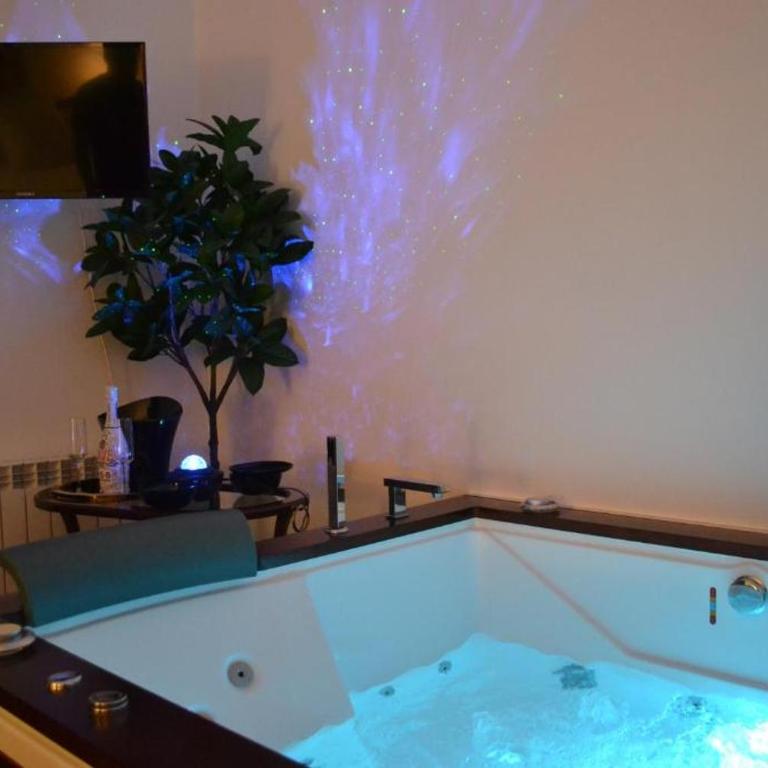 Bed & breakfast Frida - Suite with Hot Tub - 3
