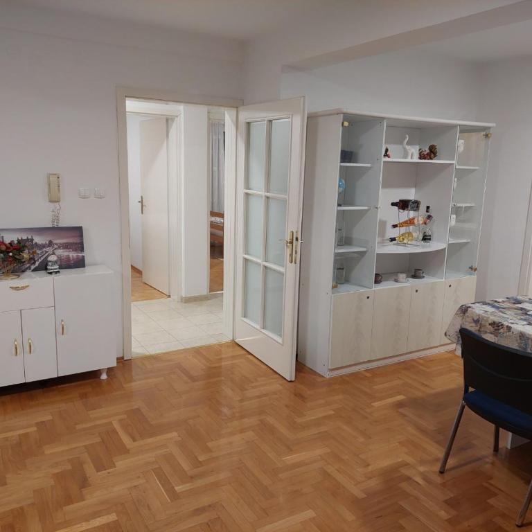 Aleksandar - Apartman sa 2 Spavaće Sobe - 1