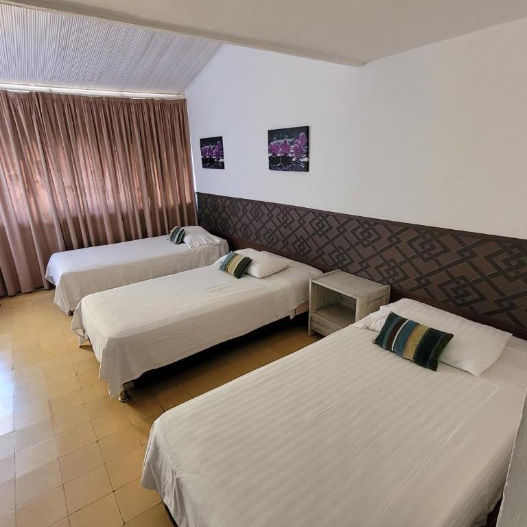 Hotel Gimaura - Habitación Triple - 1