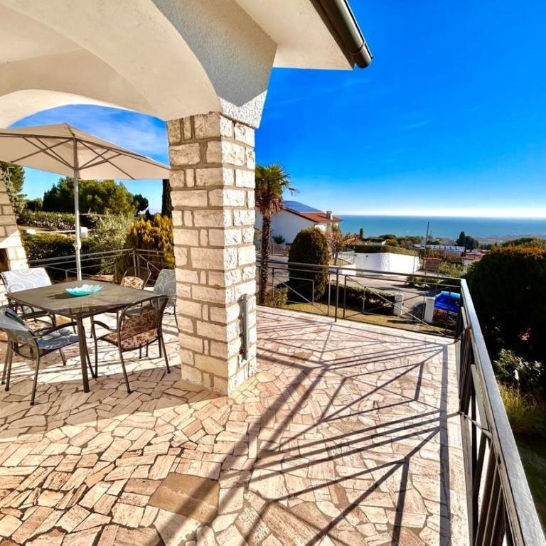 Villa Edith - stupenda villa con terrazzo vista mare e spiaggia inclusa - Villa con Vista Mare - 2