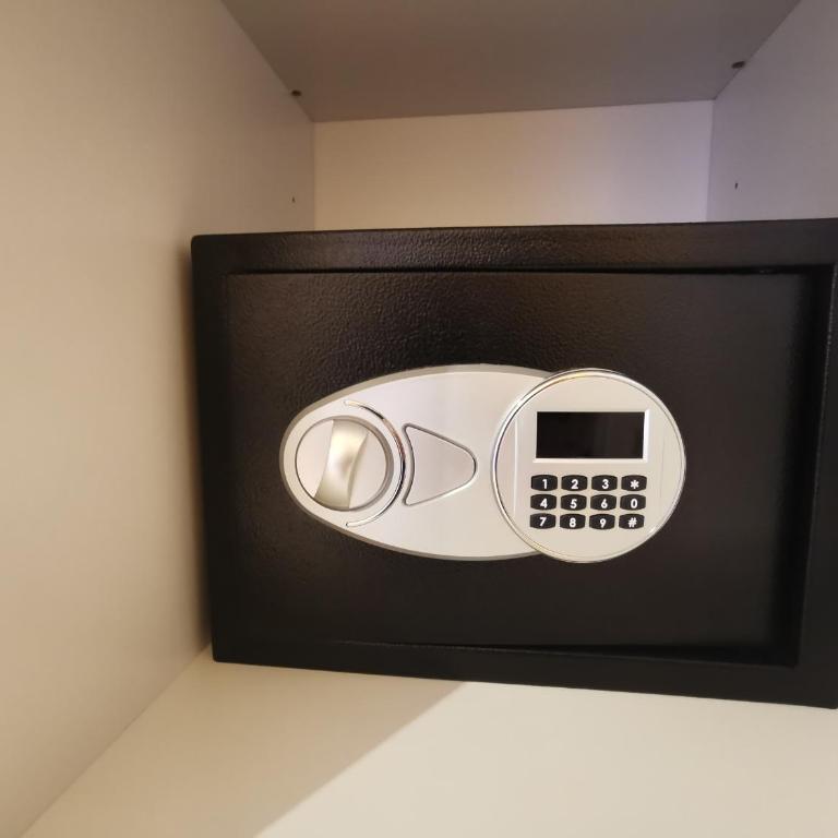 GIALLA Ridi Che Ti Passa - Camera Matrimoniale con Bagno Privato Esterno - 9