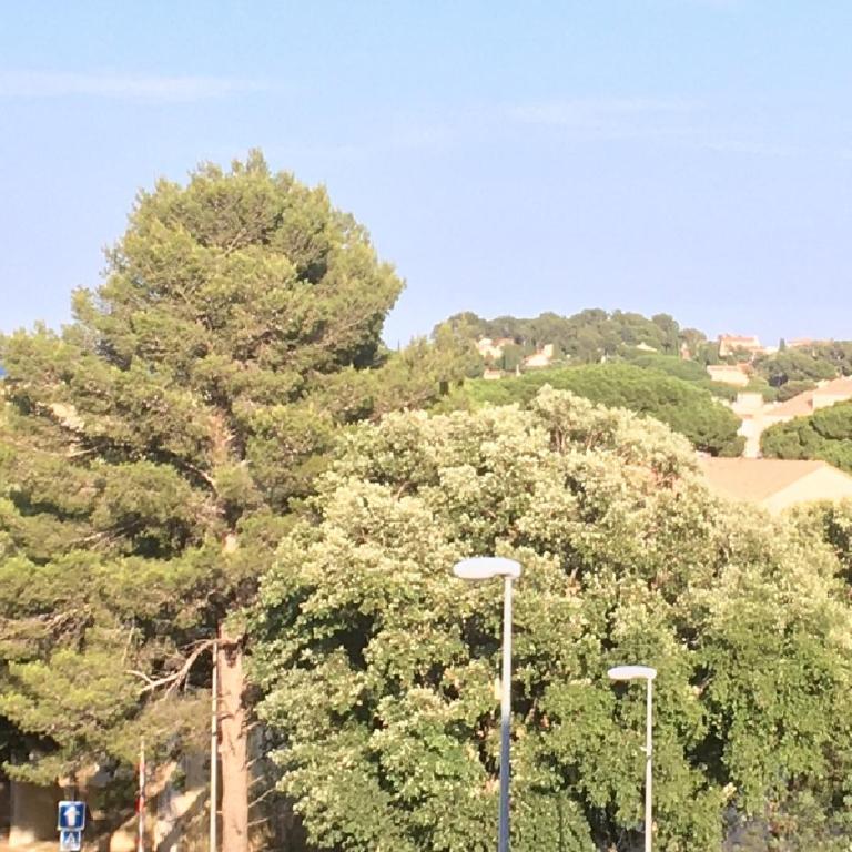 T3, 2ch, classé 3,parking gratuit sur place à 600m de la plage, des commerces ,du port proche st tropez - Appartement 2 Chambres - 28