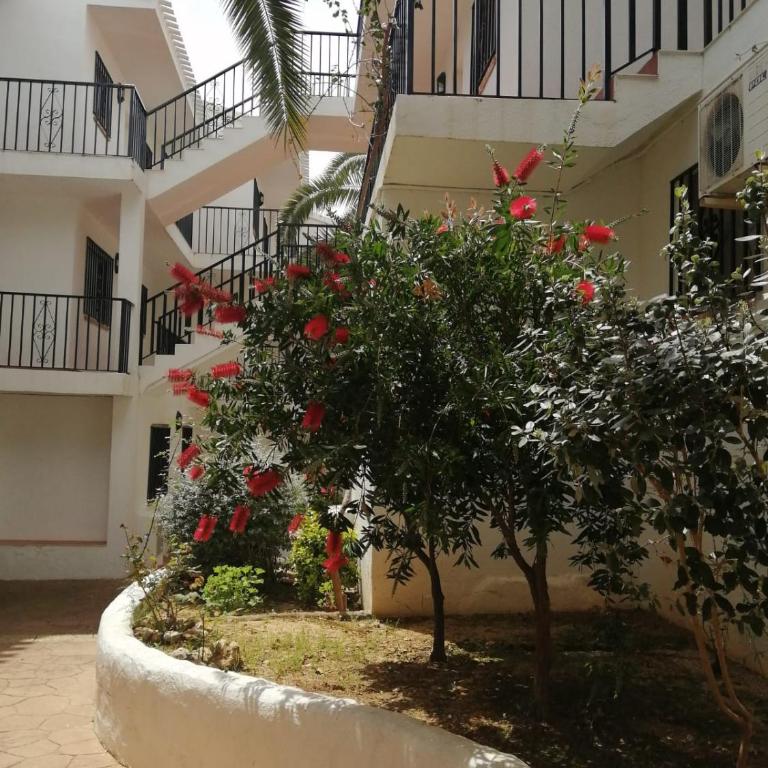BAJO CON JARDIN PRIVADO Y PISCINA - Font Nova - Apartamento de 2 dormitorios - 15