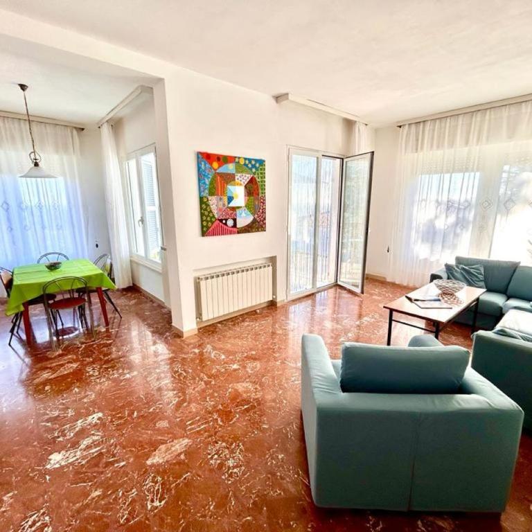 Villa Renata, bellissima villa con terrazzo vista mare e spiaggia inclusa - Casa Vacanze - 5