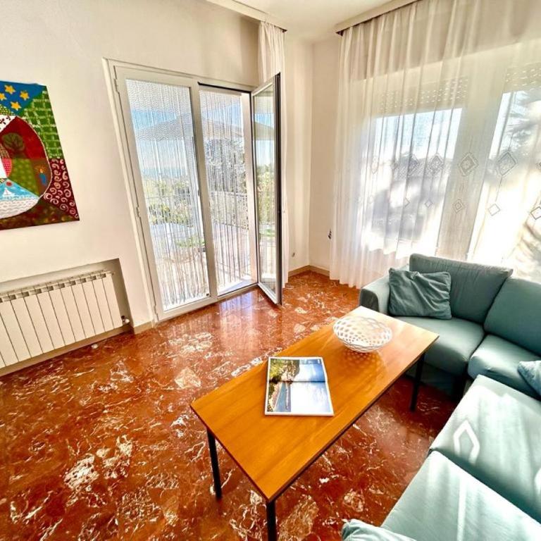 Villa Renata, bellissima villa con terrazzo vista mare e spiaggia inclusa - Casa Vacanze - 6