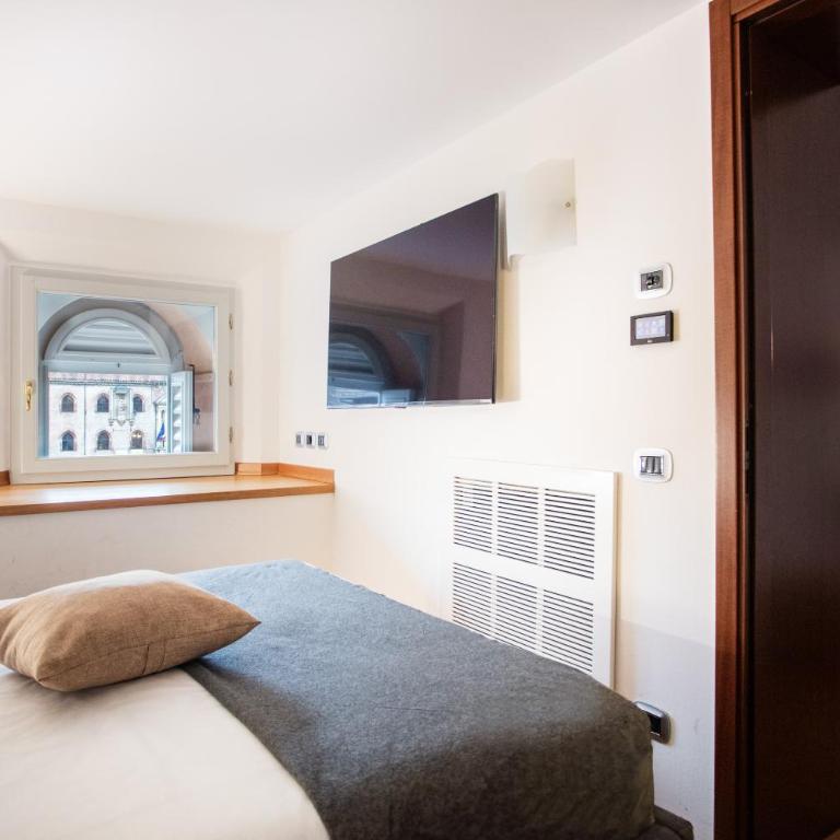 Urbanicooh Asinelli - Balcony on Piazza Maggiore - Two-Bedroom Apartment - 16