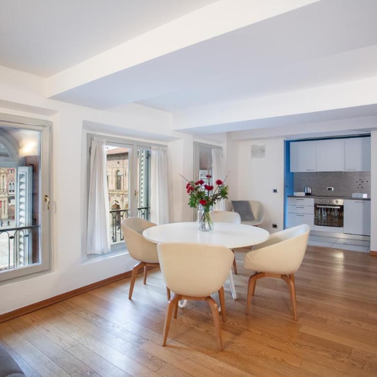 Urbanicooh Asinelli - Balcony on Piazza Maggiore - Two-Bedroom Apartment - 3