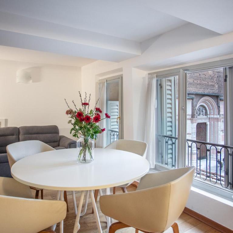 Urbanicooh Asinelli - Balcony on Piazza Maggiore - Two-Bedroom Apartment - 5