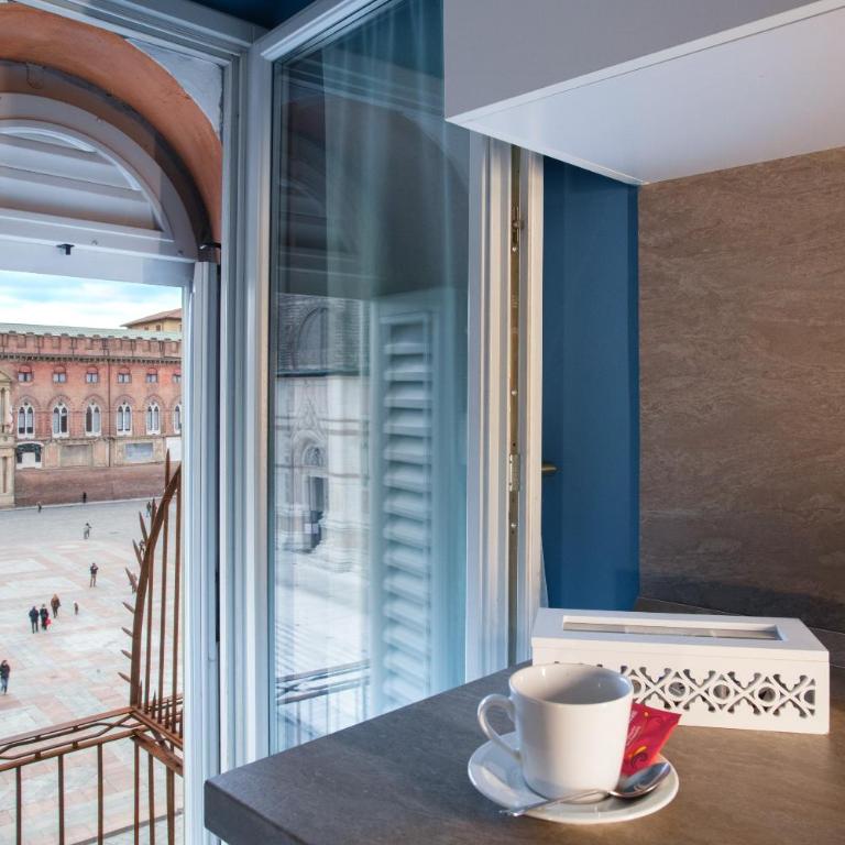 Urbanicooh Asinelli - Balcony on Piazza Maggiore - Two-Bedroom Apartment - 7